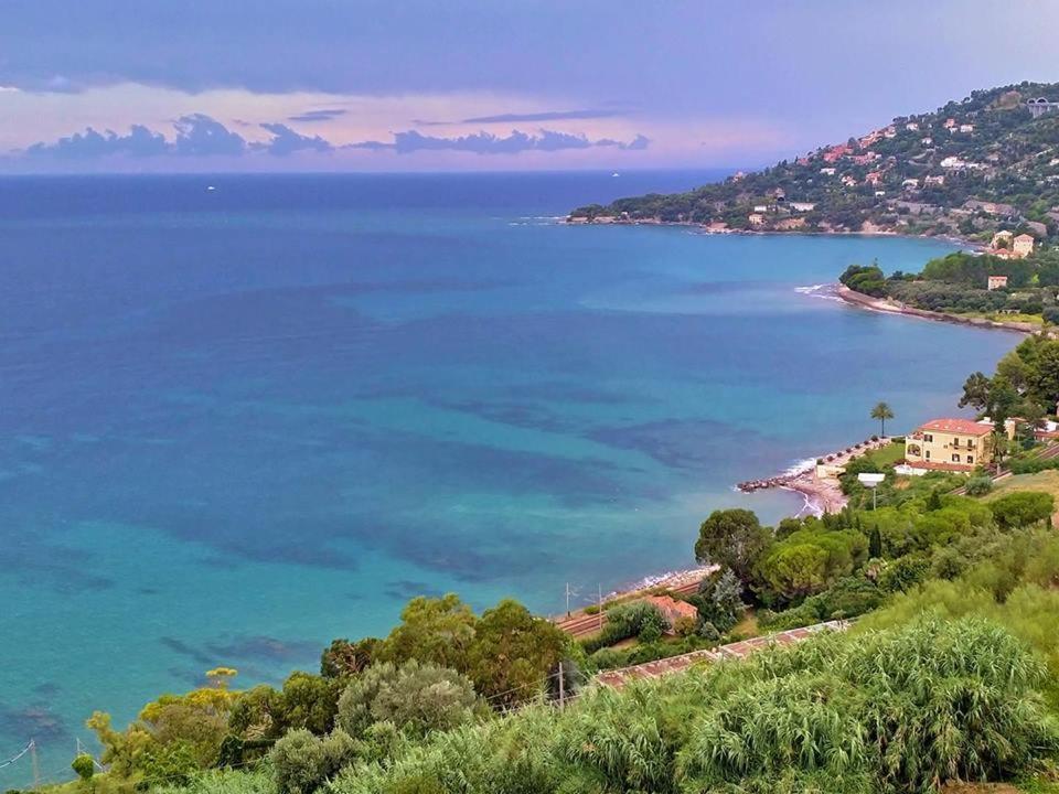 Romantic Casa Lorenzina Affittacamere Ventimiglia Exterior photo
